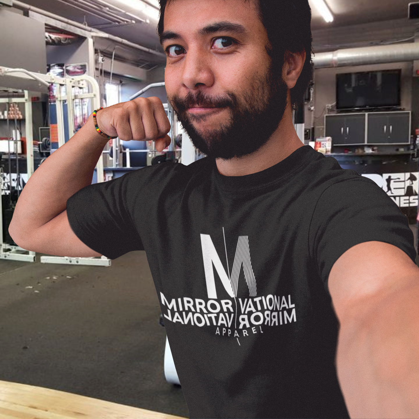Guy with a beard taking a selfie at the gym - Mirrorvational.com